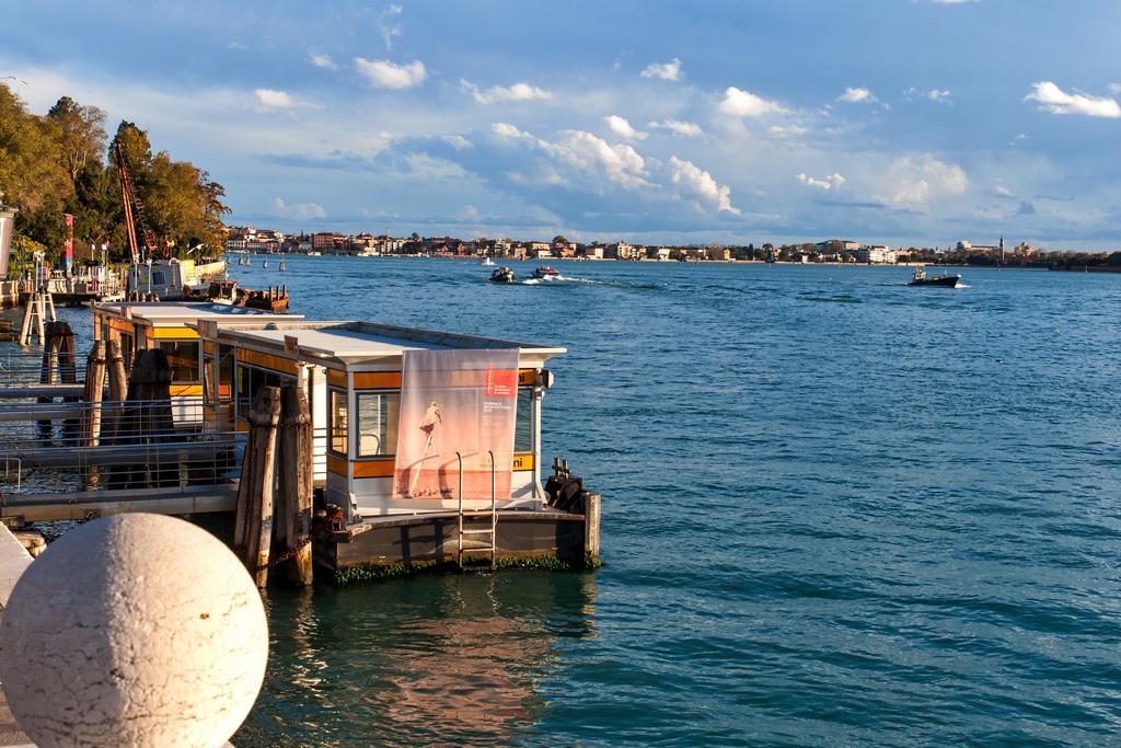 Apartament Venezia Biennale Bianco & Rosso Zewnętrze zdjęcie