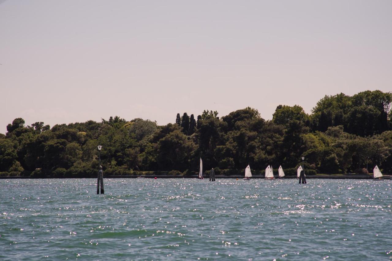 Apartament Venezia Biennale Bianco & Rosso Zewnętrze zdjęcie